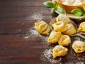 Tortellini z pesto jak podawać: idealne sposoby na wyjątkowe danie