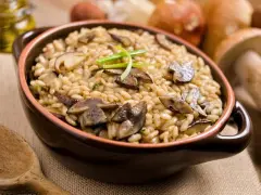 Czy ryż do sushi nadaje się do risotto? Odkryj różnice i porady