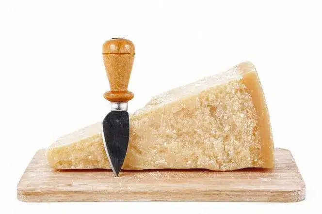 Zdjęcie Jak przechowywać parmezan w lodówce, aby nie stracił świeżości